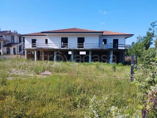 negozio in vendita a Cervaro