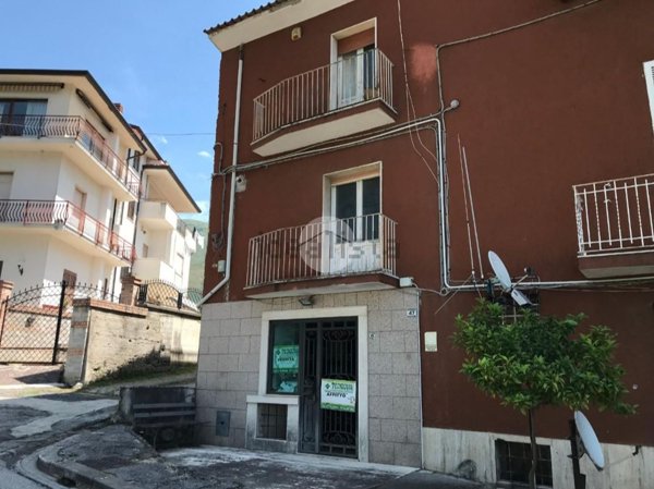 locale commerciale in vendita a Cervaro