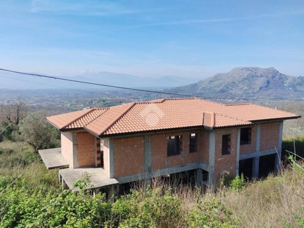 casa indipendente in vendita a Cervaro