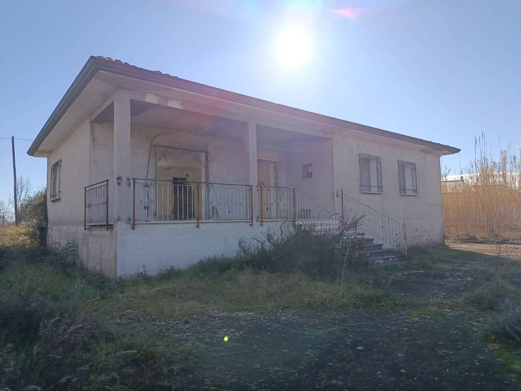 casa indipendente in vendita a Cervaro