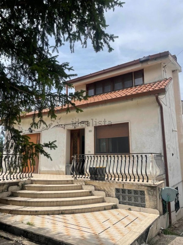 casa indipendente in vendita a Cervaro