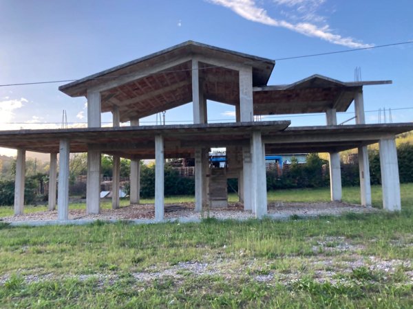 casa indipendente in vendita a Cervaro