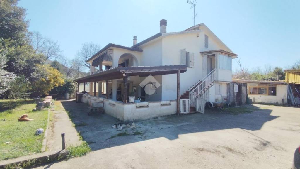 casa indipendente in vendita a Cervaro