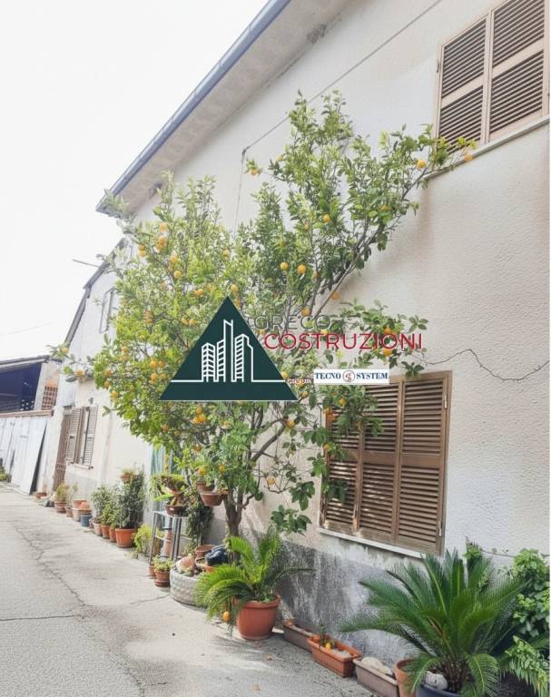 casa indipendente in vendita a Cervaro