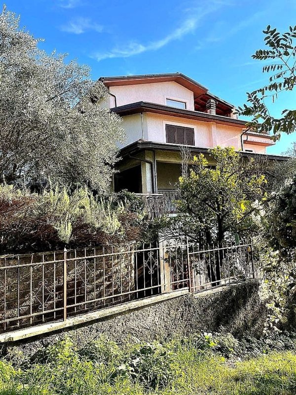 casa indipendente in vendita a Cervaro