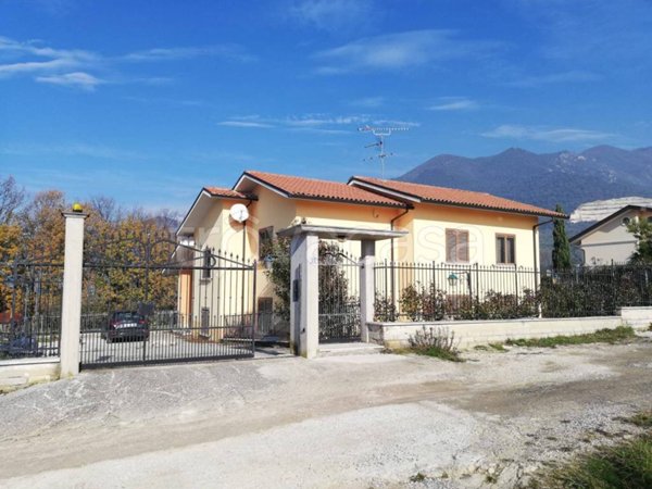 casa indipendente in vendita a Cervaro