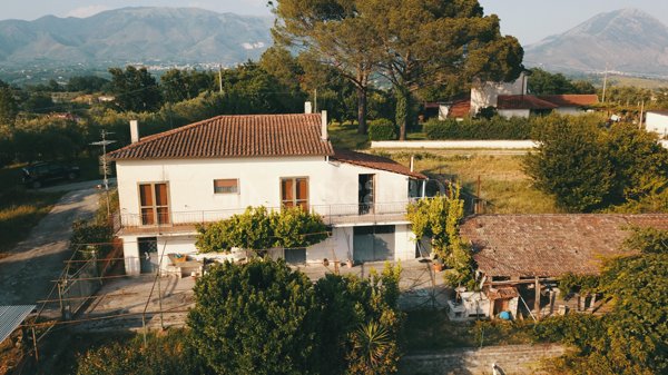 casa indipendente in vendita a Cervaro
