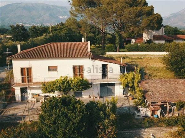 casa indipendente in vendita a Cervaro