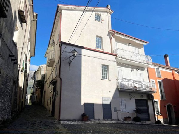 casa indipendente in vendita a Cervaro