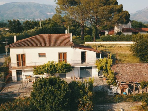 casa indipendente in vendita a Cervaro
