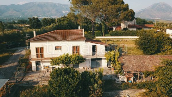 casa indipendente in vendita a Cervaro