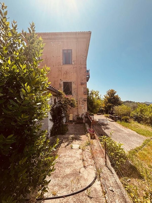 casa semindipendente in vendita a Cervaro