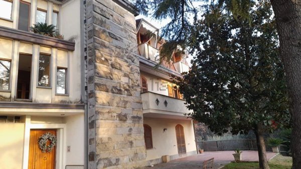 casa indipendente in vendita a Cervaro