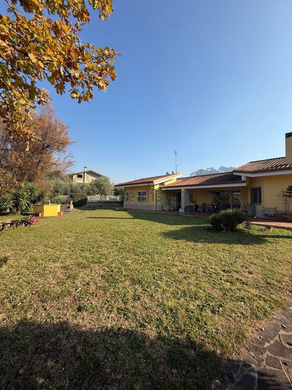 casa indipendente in vendita a Cervaro