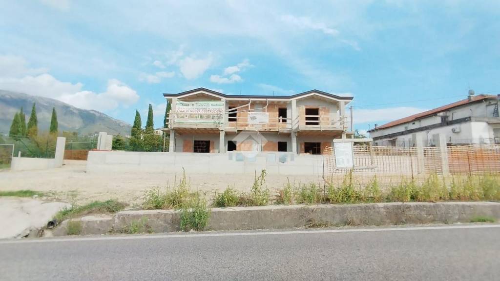 casa indipendente in vendita a Cervaro