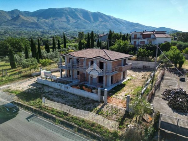 casa indipendente in vendita a Cervaro