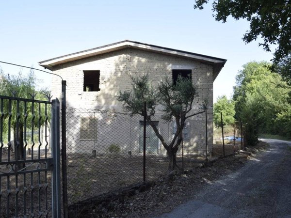 casa indipendente in vendita a Cervaro