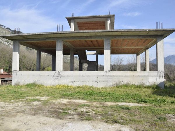 casa indipendente in vendita a Cervaro