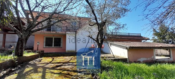 casa indipendente in vendita a Cervaro