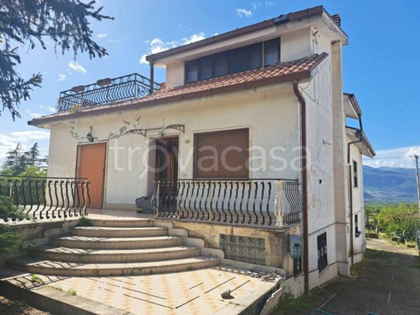 casa indipendente in vendita a Cervaro