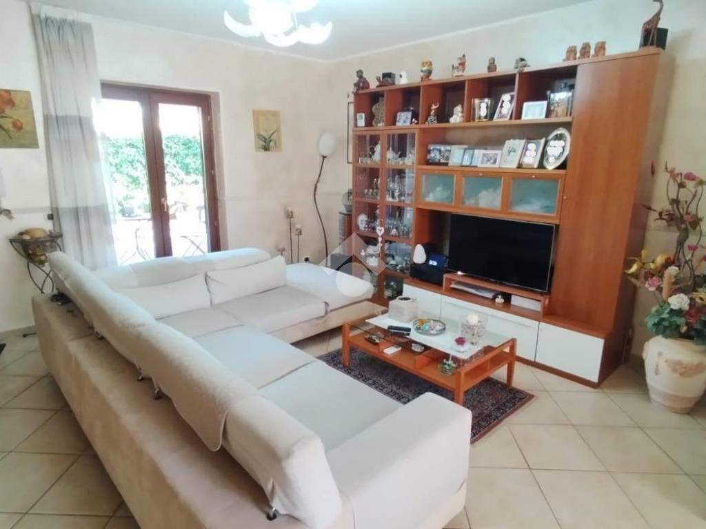 casa indipendente in vendita a Cervaro