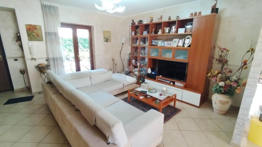 casa indipendente in vendita a Cervaro