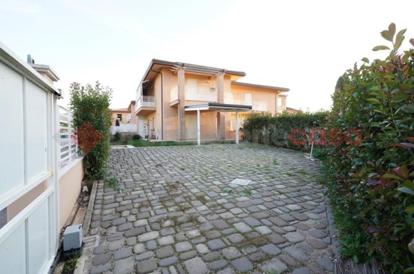 casa indipendente in vendita a Cervaro