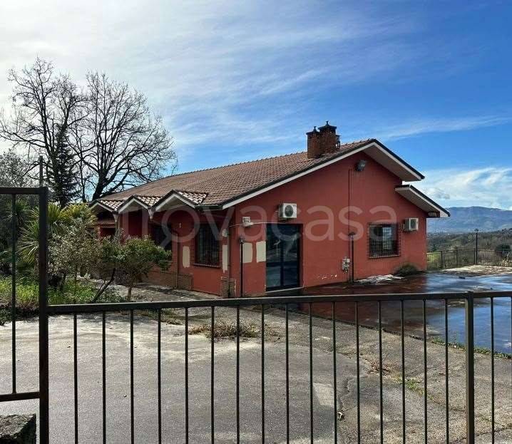casa indipendente in vendita a Cervaro