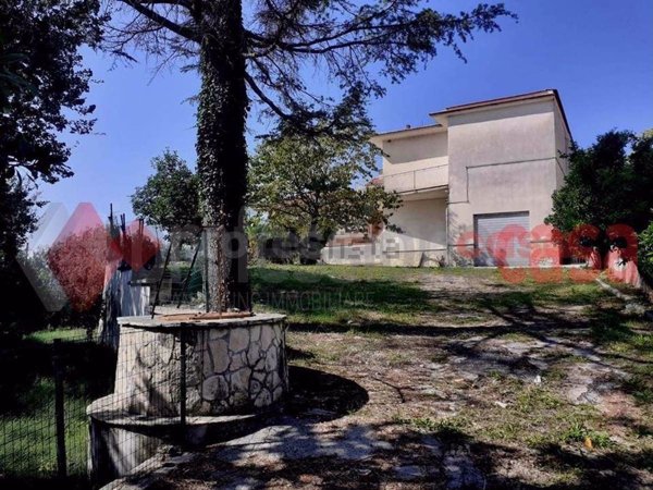 casa indipendente in vendita a Cervaro