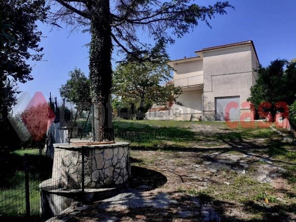 casa indipendente in vendita a Cervaro