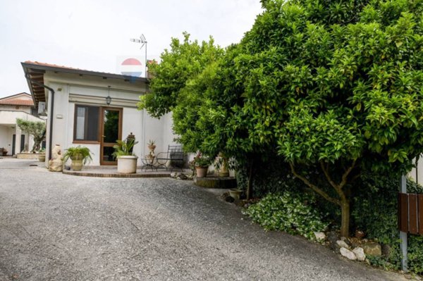 casa indipendente in vendita a Cervaro