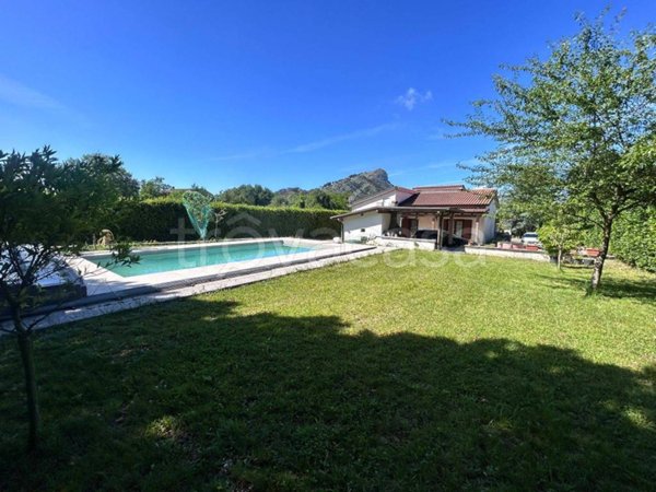 casa indipendente in vendita a Cervaro