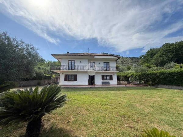 casa indipendente in vendita a Cervaro