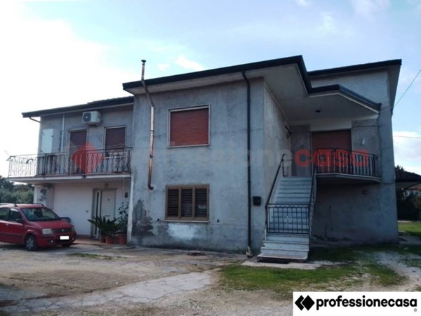casa indipendente in vendita a Cervaro