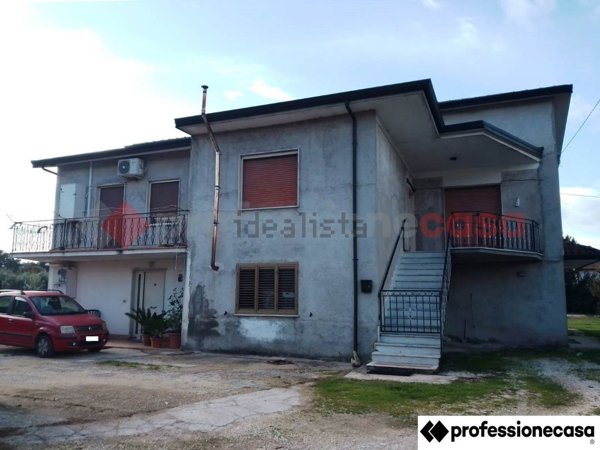 casa indipendente in vendita a Cervaro