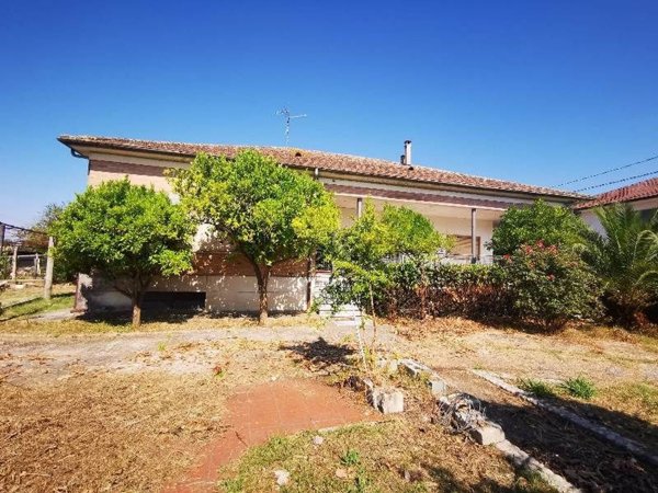 casa indipendente in vendita a Cervaro