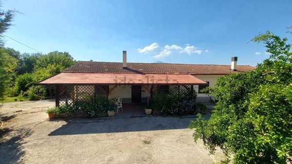casa indipendente in vendita a Cervaro