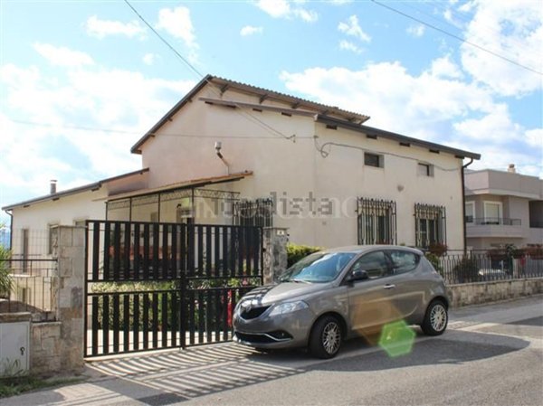 casa indipendente in vendita a Cervaro
