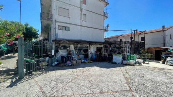 negozio in vendita a Cervaro
