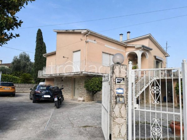 casa indipendente in vendita a Cervaro