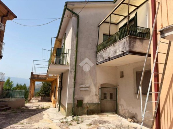 casa indipendente in vendita a Cervaro