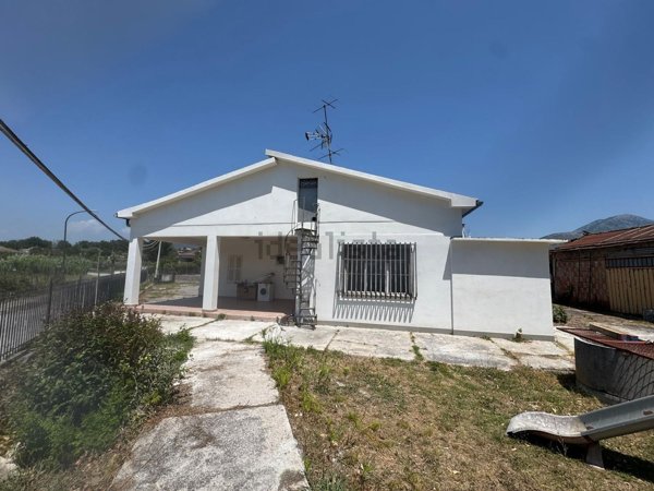 casa indipendente in vendita a Cervaro