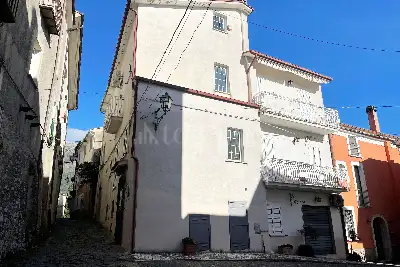 casa indipendente in vendita a Cervaro