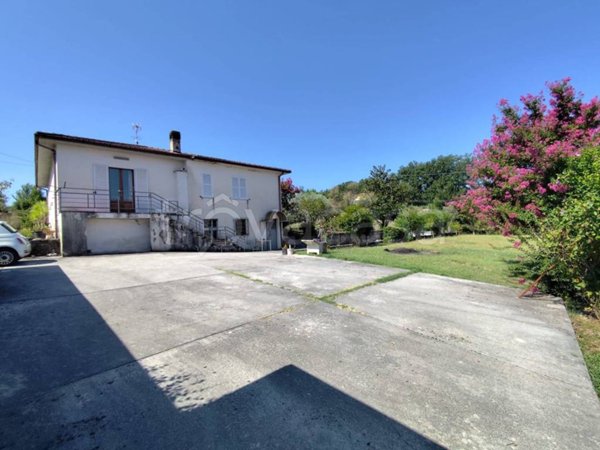 casa indipendente in vendita a Cervaro