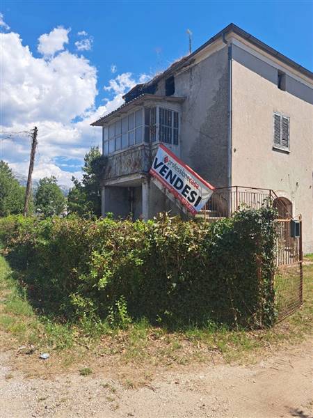 casa indipendente in vendita a Cervaro