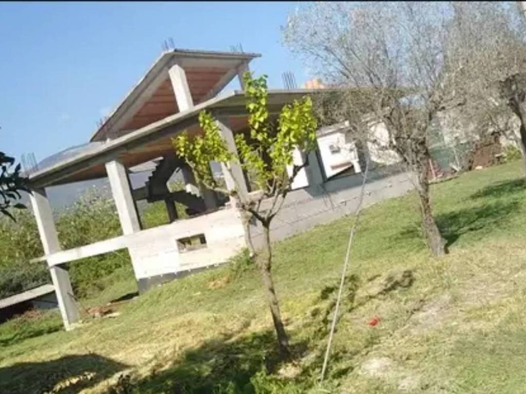 casa indipendente in vendita a Cervaro