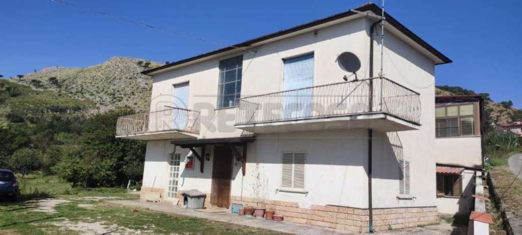 casa indipendente in vendita a Cervaro