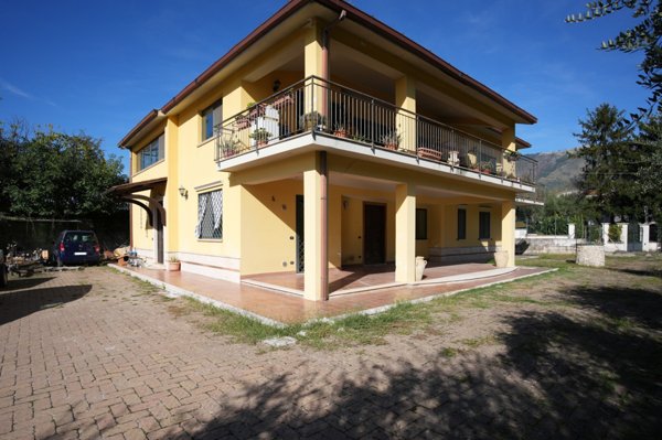 casa indipendente in vendita a Cervaro