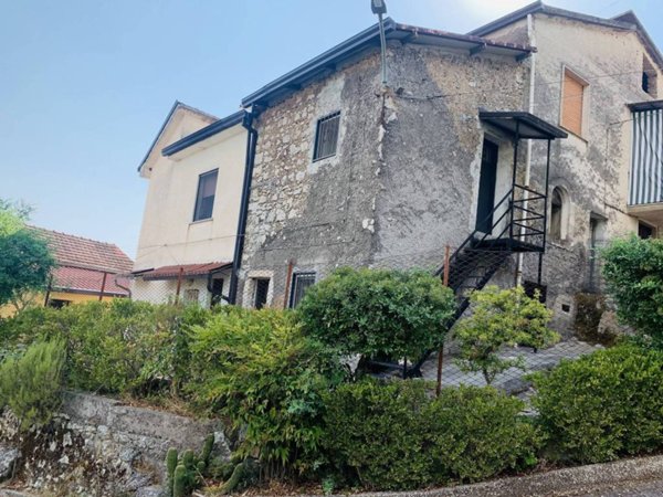 casa indipendente in vendita a Colfelice