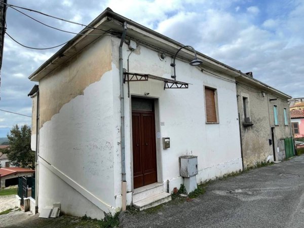 casa indipendente in vendita a Colfelice in zona Villafelice